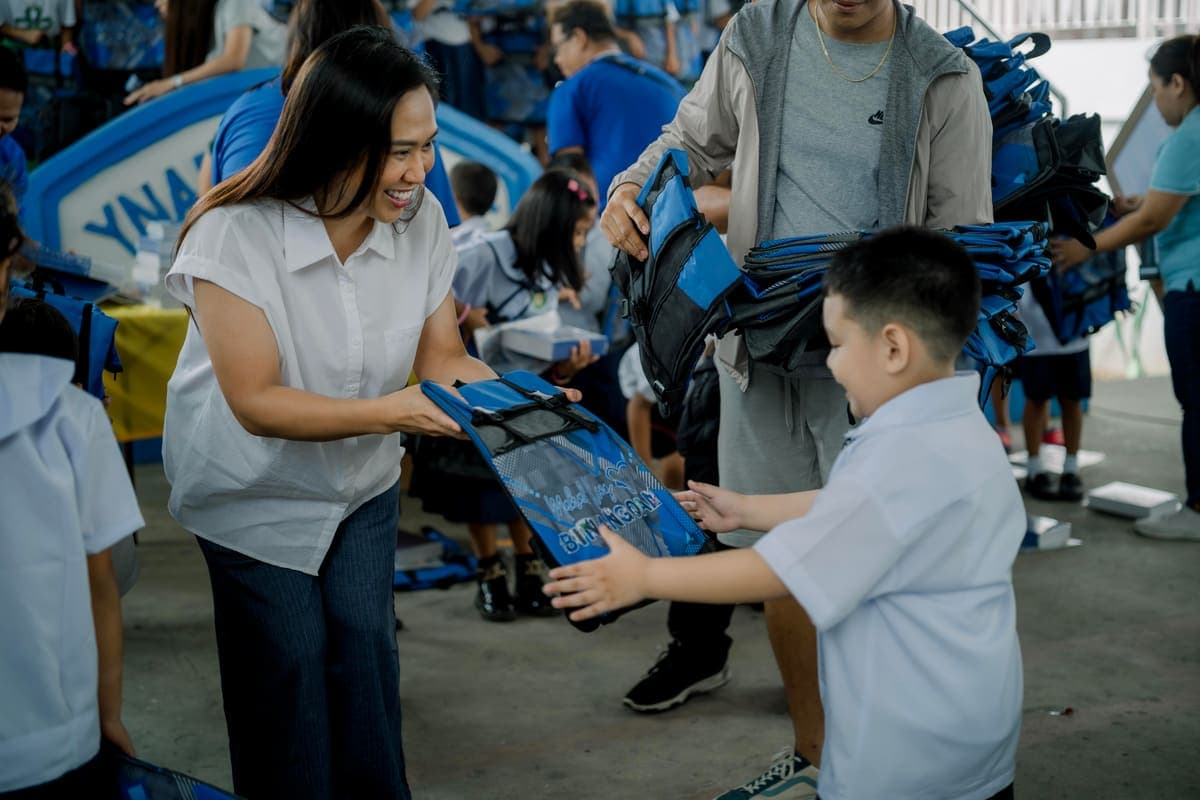 Free school bag distribution to elementary students