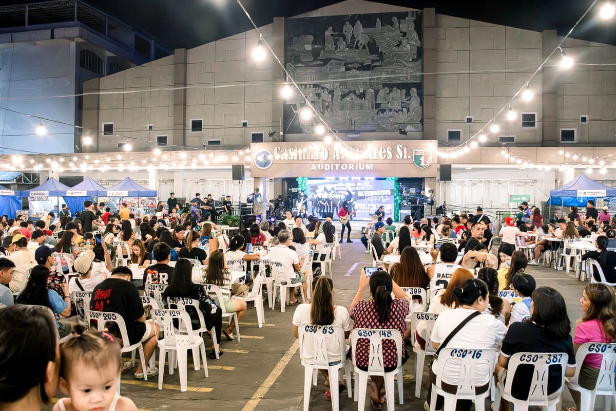 Paskuhan Night Market at the auditorium grounds
